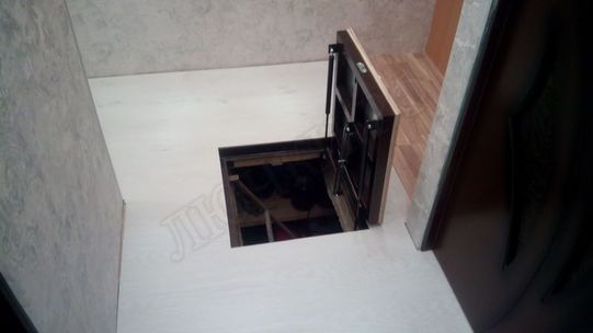 Самоподъемный Невидимка короб 930*1210, с дополнительным амортизатором, с дополнительным усилением профильной трубой створки люка, с крышкой из стального рифленого листа, утепленный Самоподъемный Невидимка короб 930*1210, с дополнительным амортизатором, с дополнительным усилением профильной трубой створки люка, с крышкой из стального рифленого листа, утепленный